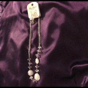 Very fashionable, new necklace and earring set